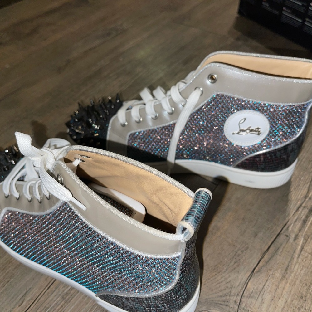 Worn only twice Great condition! No BOX price is negotiable for no box